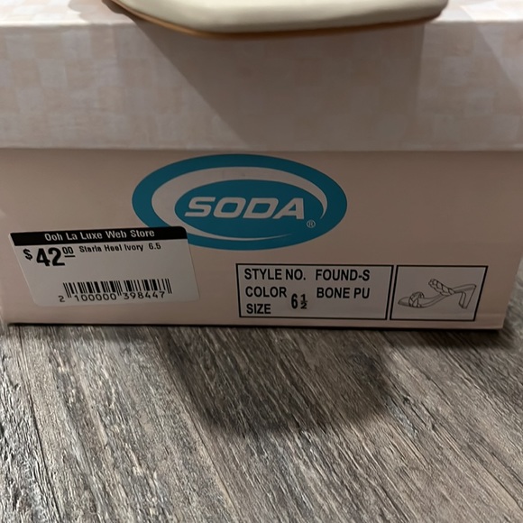 White Heels - Picture 7 of 12